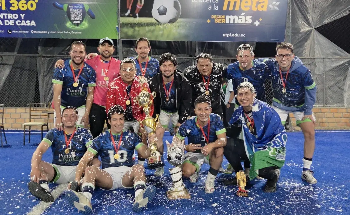 Equipo de Padres PDP, campeón del Torneo Interinstitucional de Padres de Familia