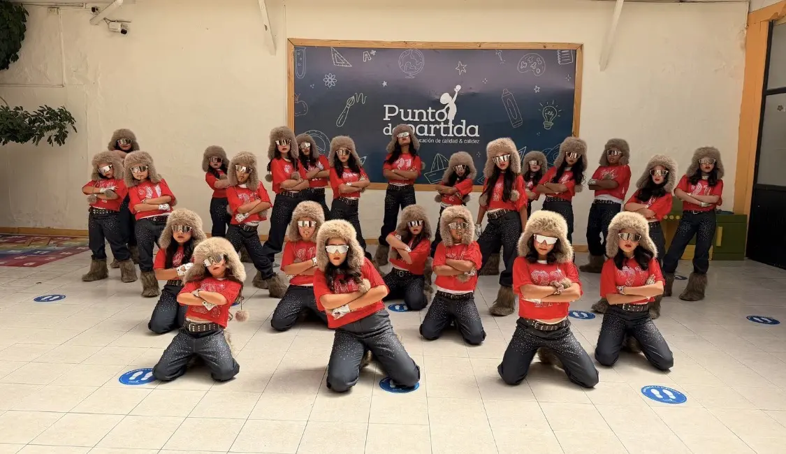 Integrantes de PDP Dance, tricampeones del Interescolar de Coreografías de Loja