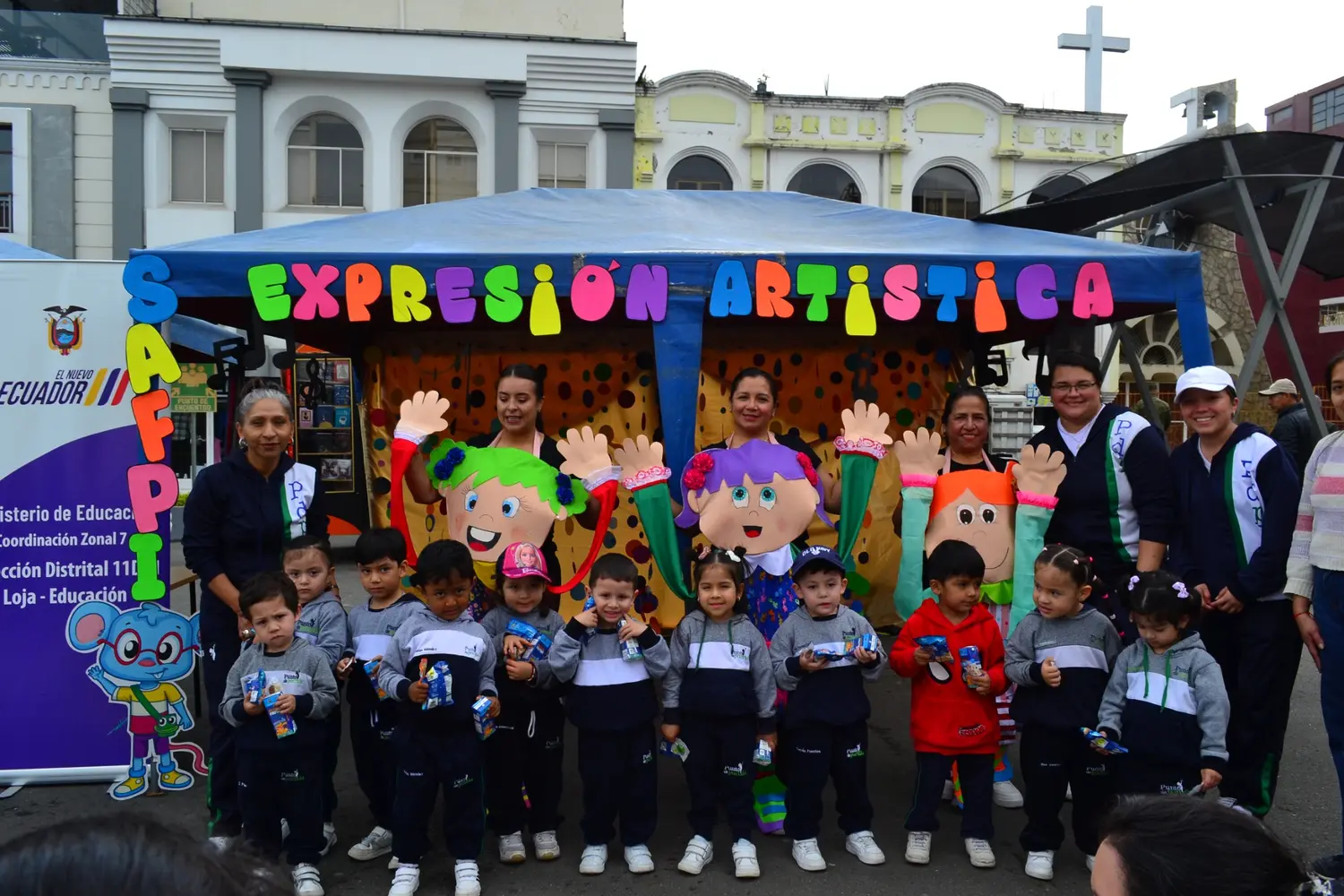 Estudiantes de Inicial en una jornada de expresión artística